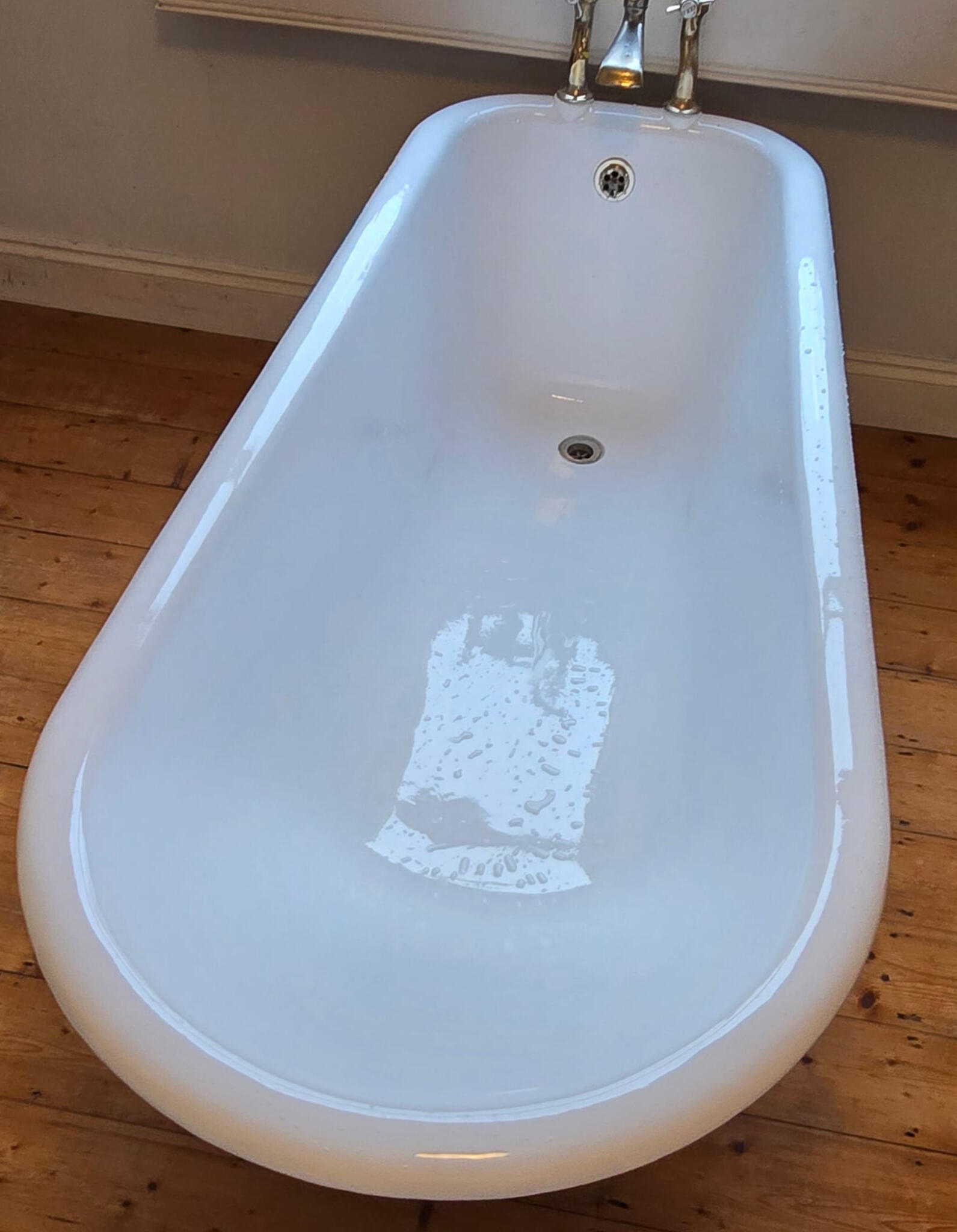 Reenamelling completion Cast iron bath re-enamelling and resurfacing in Oxford